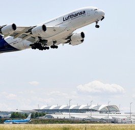 Die D-AIMK in München: Einer von sechs Lufthansa-A380 diesen Sommer.