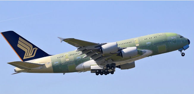 Neuer Airbus A380 von Singapore: Oben sind drei Sets à zwei Fenster zu erkennen.