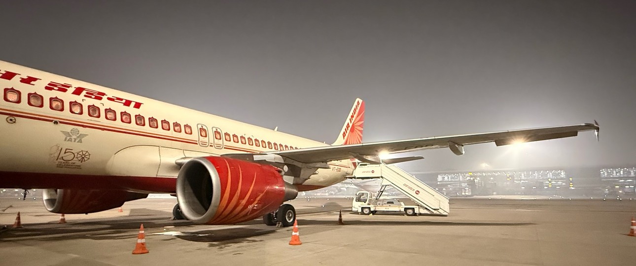 Airbus A320 von Air India am Flughafen Delhi: Landen und parken wird temporär billiger.