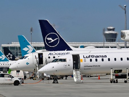 Flieger von Lufthansa und Air Dolomiti in München: Hunderte Fluggäste saßen fest