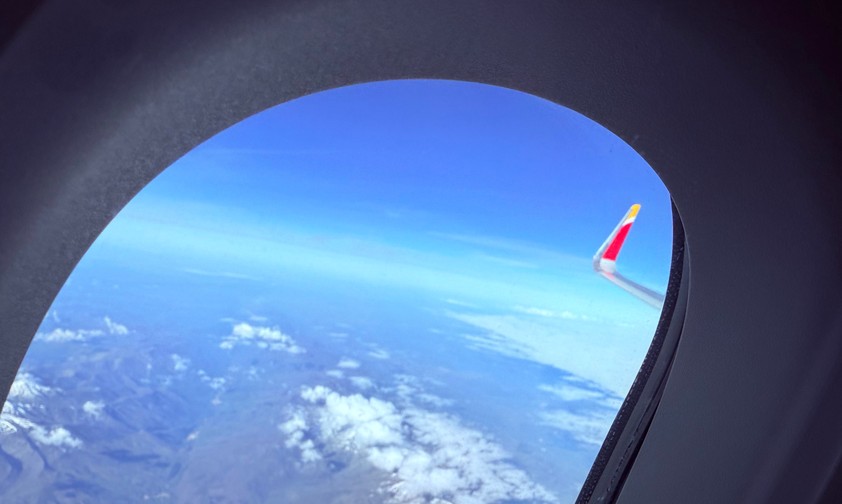 Blick aus Airbus A321 XLR von Iberia: Beim Sonderflug wird die totale Sonnenfinsternis zu sehen sein.