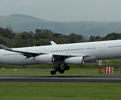 Airbus A340 mit dem Kennzeichen 9H-JAI: Fliegt nun für Spicejet.