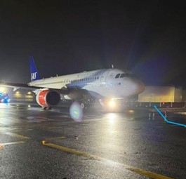Airbus A320 Neo von SAS: Das Flugzeug nach dem es kurz vor dem Flughafenzaun zum Stehen gekommen site:airliners.de. 