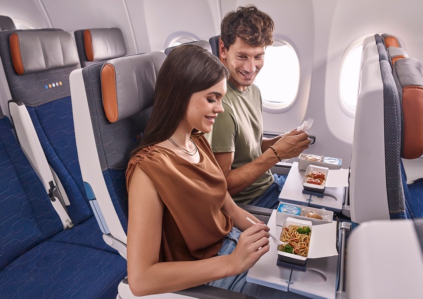 Gäste bei Flydubai: Essen ist künftig immer inbegriffen.