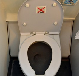 Flugzeugtoilette: Wird immer enger.