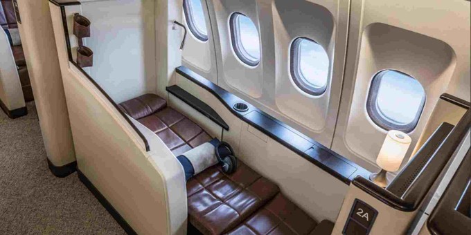 ... gibt es Platz für 16 First-Class-Sitze.