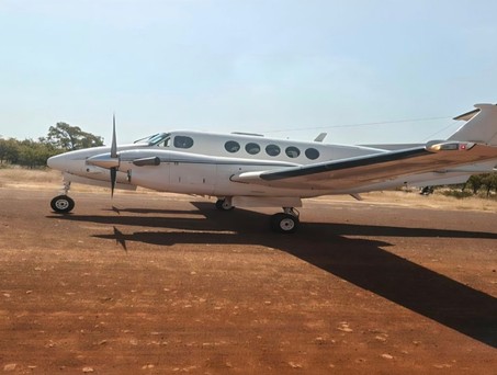 King Air mit der Kennung 76-0171: Das Flugzeug wurde von Eonwohnenden Pagas festgesetzt.