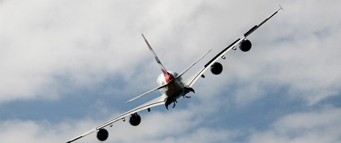 A380 von British Airways: Große Jets gewinnen langsamer an Höhe.