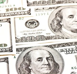 Dollar-Scheine: Irgendjemand vergass viel Geld, sehr viel Geld in einer Boeing 777 von TAAG.