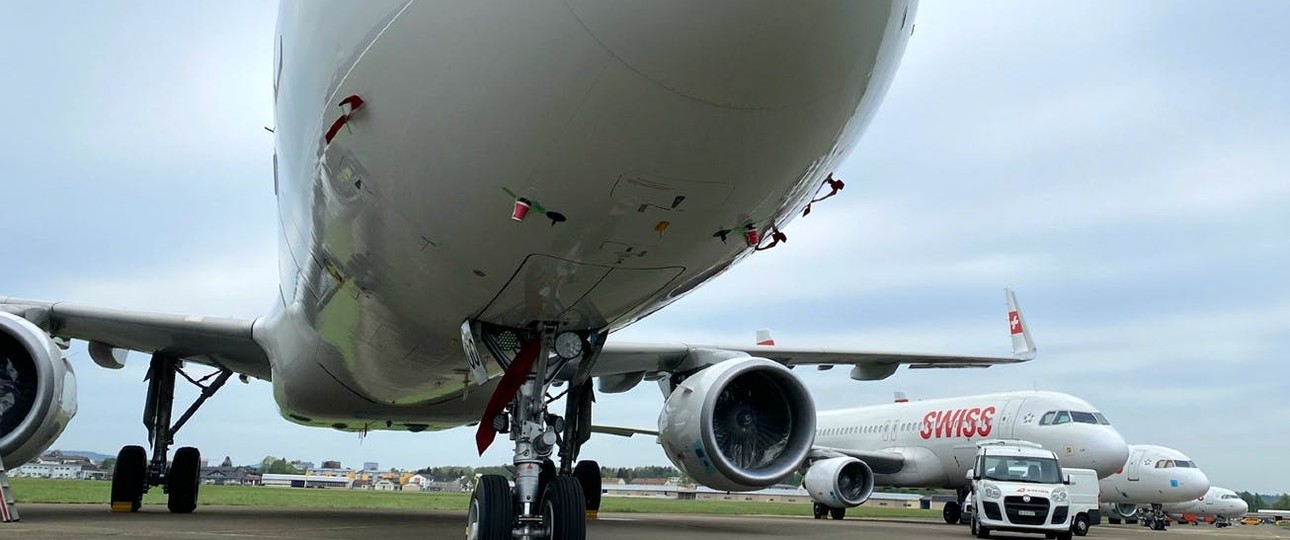 Parked Swiss Jets in Dübendorf: They're heading back to the base.