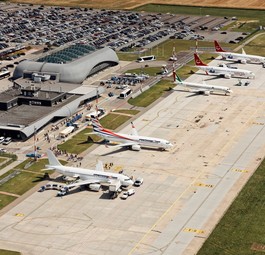 Flughafen Brünn aus der Luft: Die Region sucht eine Airline, die regelmäßig nach Frankfurt fliegt.