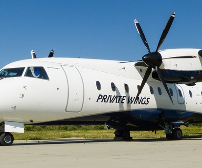 Dornier 328 von Private Wings: Die Maschine hat soeben eine neue Lackierung erhalten.