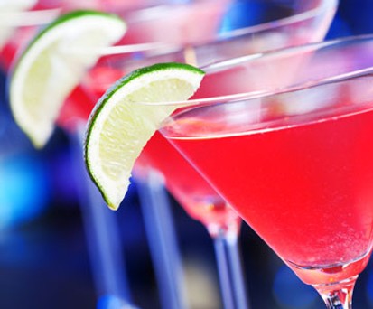 Kein Alkohol für Betrunkene: Künftig sollen Passagiere auch an Flughäfen weniger zu trinken bekommen.