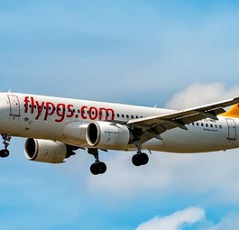 Airbus A320 von Pegasus Airlines: Eine Flugbegleiterin zeigte drei Passagiere an.