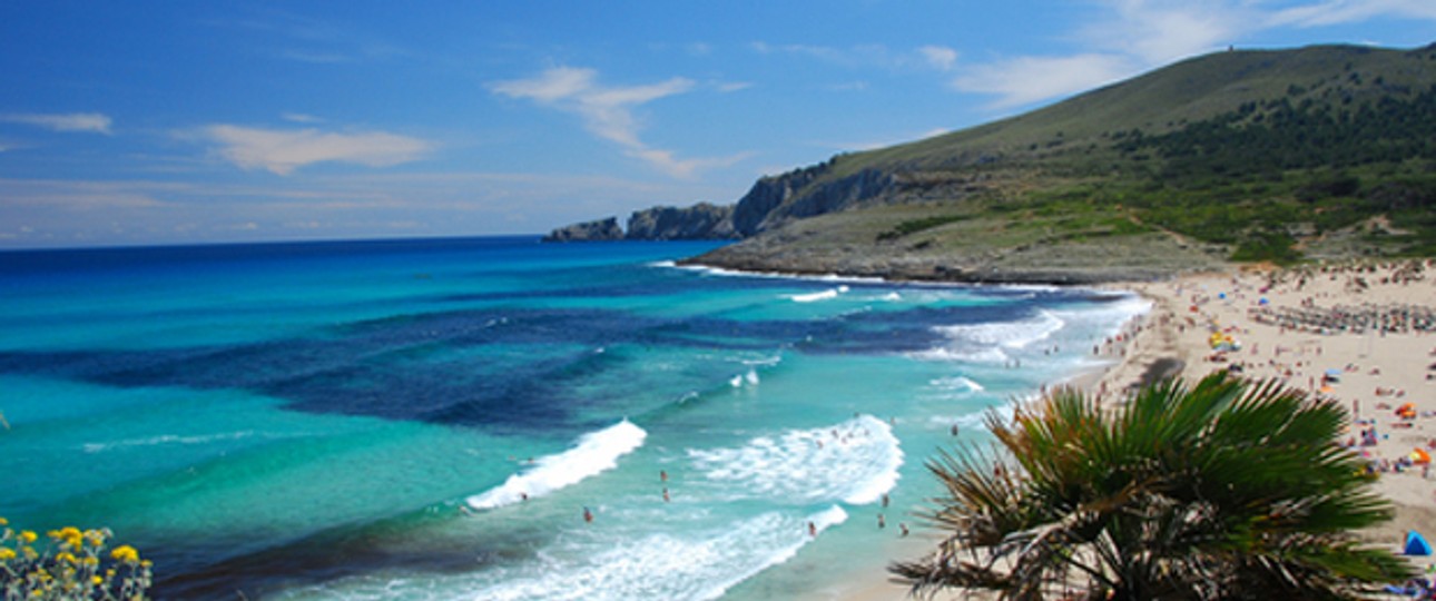 Strand auf Ibiza: Im Winter nur via Spanien erreichbar.