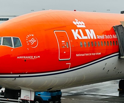 Boeing 777 von KLM in orange - der Farbe der Niederlande: Die Airline wird kritisiert.