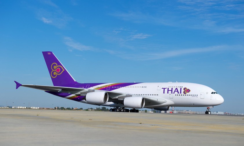 <strong>Thai Airways:</strong> Anfang 2021 beschloss die angeschlagene Thai Airways, dass der A380 auch nach der Pandemie <a href="https://www.aerotelegraph.com/thai-airways-beendet-kapitel-a380-a330-und-747">nicht in den Liniendienst zurückkehren</a> wird. Angesichts der steigenden Nachfrage prüft die Fluggesellschaft mittlerweile aber zumindest wieder, ob eine <a href="https://www.aerotelegraph.com/auch-thai-airways-denkt-ueber-a380-comeback-nach">Superjumbo-Rückkehr nicht doch eine Option</a> sein könnte. Thai Airways hat sechs A380, wovon zwei zum Verkauf ausgeschrieben sind.