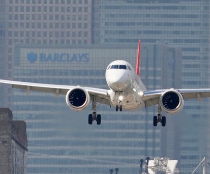 Embraer E195-E2 bei der Landung in London City: Akribische Vorbereitung.