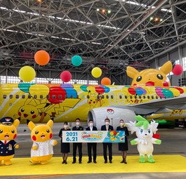 Neue Bemalung: Auf einer Boeing 737 glänzt das neue Pikachu Motiv.
