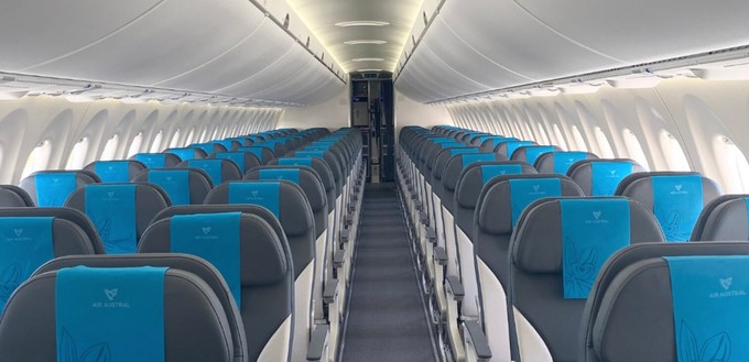 Die A220 von Air Austral haben jeweils 120 Economy-Class-Plätze ...