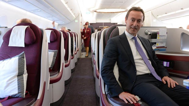 Airbus-Chef Fabrice Brégier fiel wohl ein Stein vom Herzen. Erstkundin Qatar Airways nahm das erste Exemplar des Langstreckenfliegers am 22. Dezember ab.