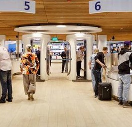 Effizienterer Sicherheitscheck in Amsterdam: An zwei Wartelinien in Atlanta prüft Delta das neue Abfertigungssystem aus Europa.