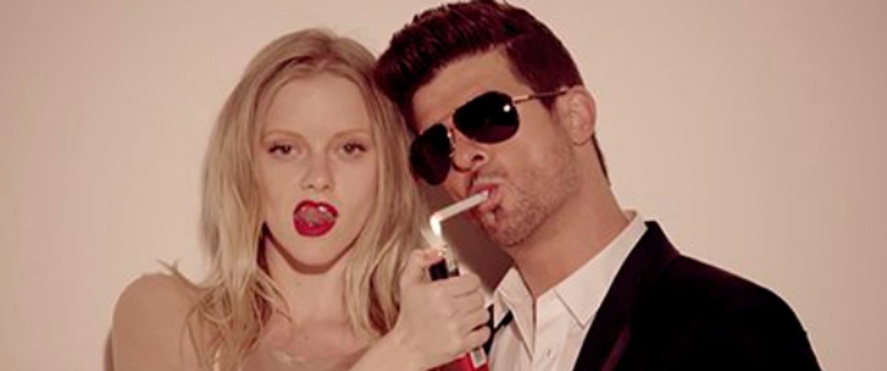 Wer bei American Airlines beim Boarding oder nach der Landung im Flugzeug wartete, musste sich mit Piano-Pop zufrieden geben. Zum Beispiel der Klavierversion von Robin Thickes «Blurred Lines».