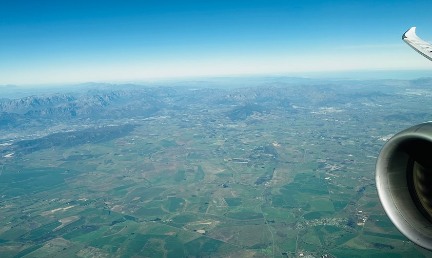 Blick aus dem Fenster eines Dreamliners: Für Airlines ist die Freiheit über den Wolken nicht grenzenlos.