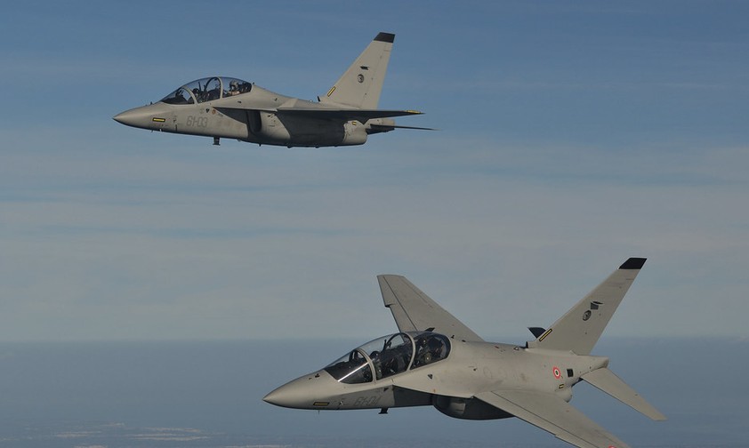 Leonardo M-346: Österreich entscheid sich für den leichten Kampfflieger aus Italien.