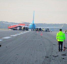 tuifly boeing 737 frankfurt reifen 03