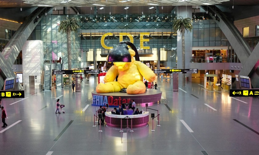 Teddybär am Flughafen Doha: Aktuell eingezäunt.