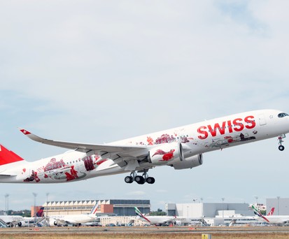 Erstflug der HB-IFA: Auch hier ist der Metallstreifen am Seitenleitwerk des Airbus A350 zu erkennen.