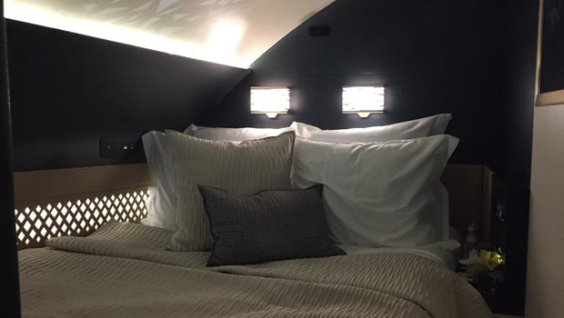 Ganz für sich ist man im Schlafzimmer mit Doppelbett.