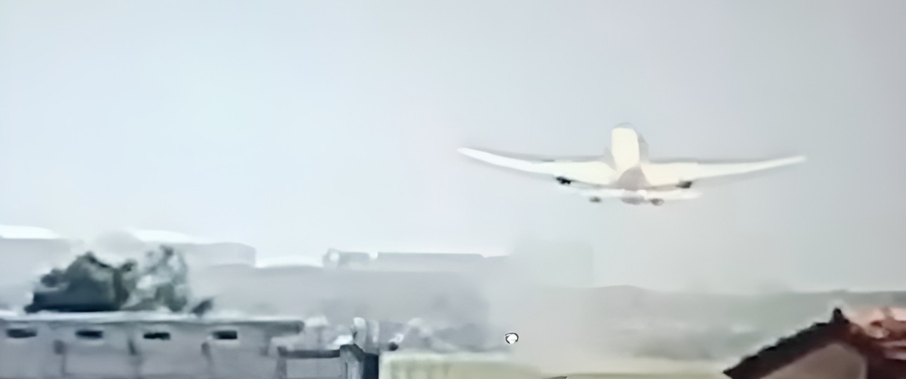 Der Moment, als die Boeing 787 abhebt: Wenig später begann sie schon wieder zu sinken.