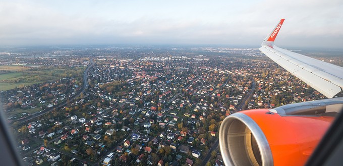 Sonnenschein im Endanflug auf die Piste 25R.