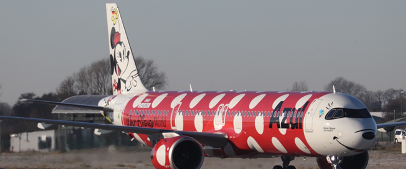 Der Airbus A321 Neo im Minnie-Mouse-Design.