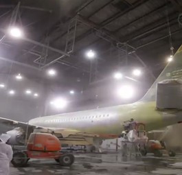 Flieger im Hangar: Vun US zu American.