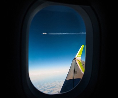 Blick aus dem Fenster einer Sky-Airline-Maschine: Die Fluglinie will ausbauen.