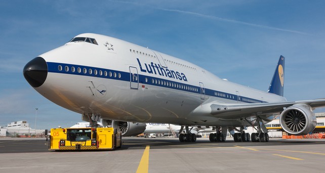lufthansa boeing 747 8 d abyt retro