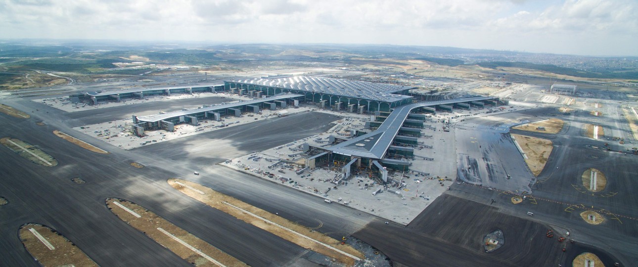 Luftaufnahme des Zentralterminals des New Istanbul Airport: Der Betrieb startet offenbar Ende Dezember.