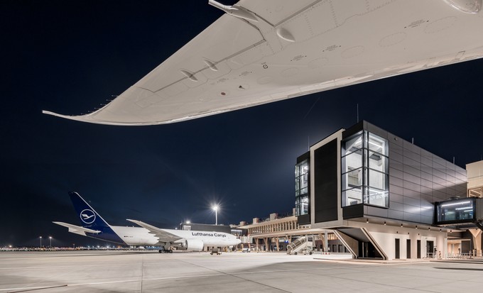 Ein Flieger von Lufthansa am T3 wird seltener zu sehen sein. Die größte Airline am Flughafen Frankfurt bleibt im Terminal 1 - aber mit mehr Platz und weniger Bus-Gates.