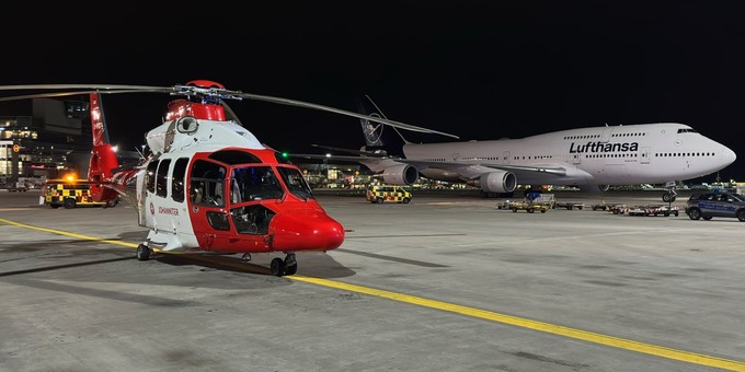 Der Rettungshubschrauber mit dem Funkrufnamen Christoph Mittelhessen der Johanniter Luftrettung am Flughafen Frankfurt.