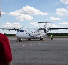 ATR 72 von Lübeck Air: Muss in Sonderburg ein paar Minuten untätig am Boden stehen.