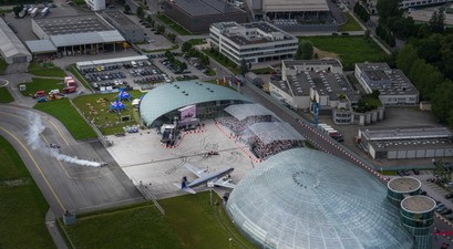 Hangar 7: Auch Museum für Luftfahrt- und Motorsportgeschichte mit einer großen Sammlung an historischen Flugzeugen.