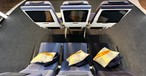 Lufthansa baut neue Sitze in die Economy Class ihrer neuen Langstreckenflugzeuge.