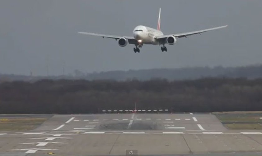 Sonderbarer Winkel: «Crosswind Landing» in Düsseldorf