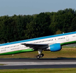 Boeing 757 am Flughafen Hamburg: Die Maschine gehörte lange Uzbekistan Airways.