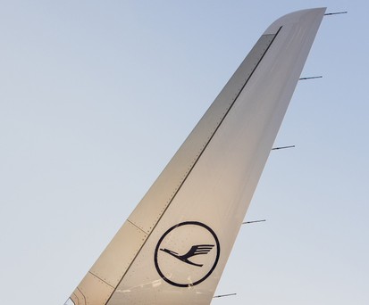 Flügelspitze eines Airbus A320 Neo von Lufthansa: Neuer Tarif.
