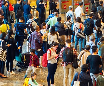 Schlangen am Flughafen: Diesen Sommer ist das Alltag.