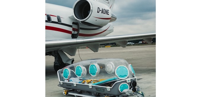 Epishuttle vor der Verladung in einen Ambulanzflieger der deutschen Air Alliance.